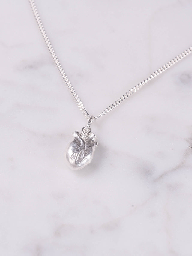 overvåge springe klæde sig ud BJØRG Iconic Human Heart Medium anatomisk hjerte sølv | The Cabinet